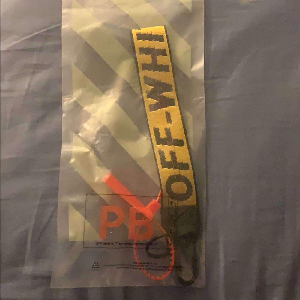 Brand new OFF-WHITE key chain!